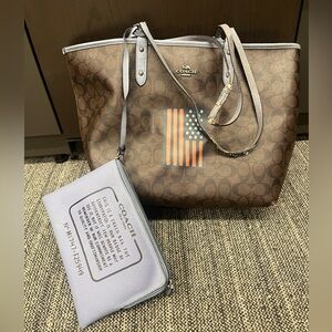 ‼️COACH REHAB bag- AS IS‼️ Reversible Tote Sign. Canvas w/ Flag, style# F25949.